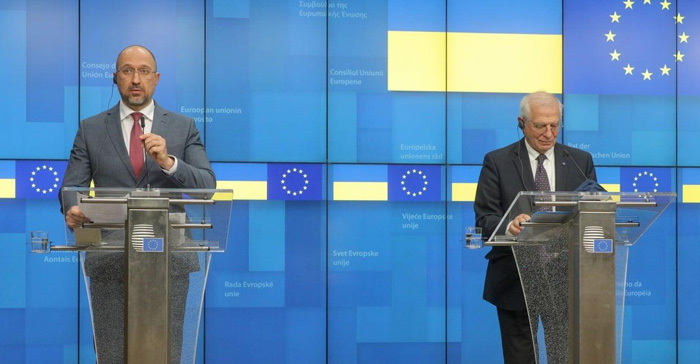 Верховний представник ЄС із питань зовнішньої та безпекової політики Жозеп Боррель (праворуч): «Партнерство з Україною — одне з найважливіших серед тих, які ми маємо з будь-якою країною світу». Фото з сайту facebook.com/dshmyhal